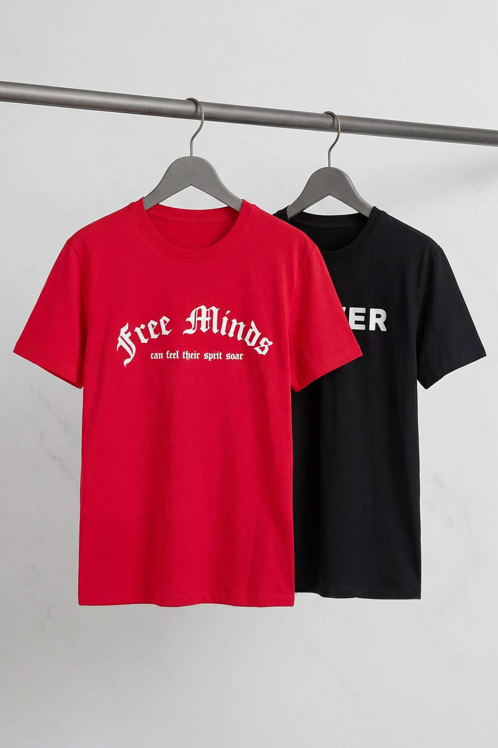 Siyah-K?rm?z? 2li Paket Regular/Normal Kal?p Bask?l? %100 Pamuk T-Shirt TMNSS26TS00043