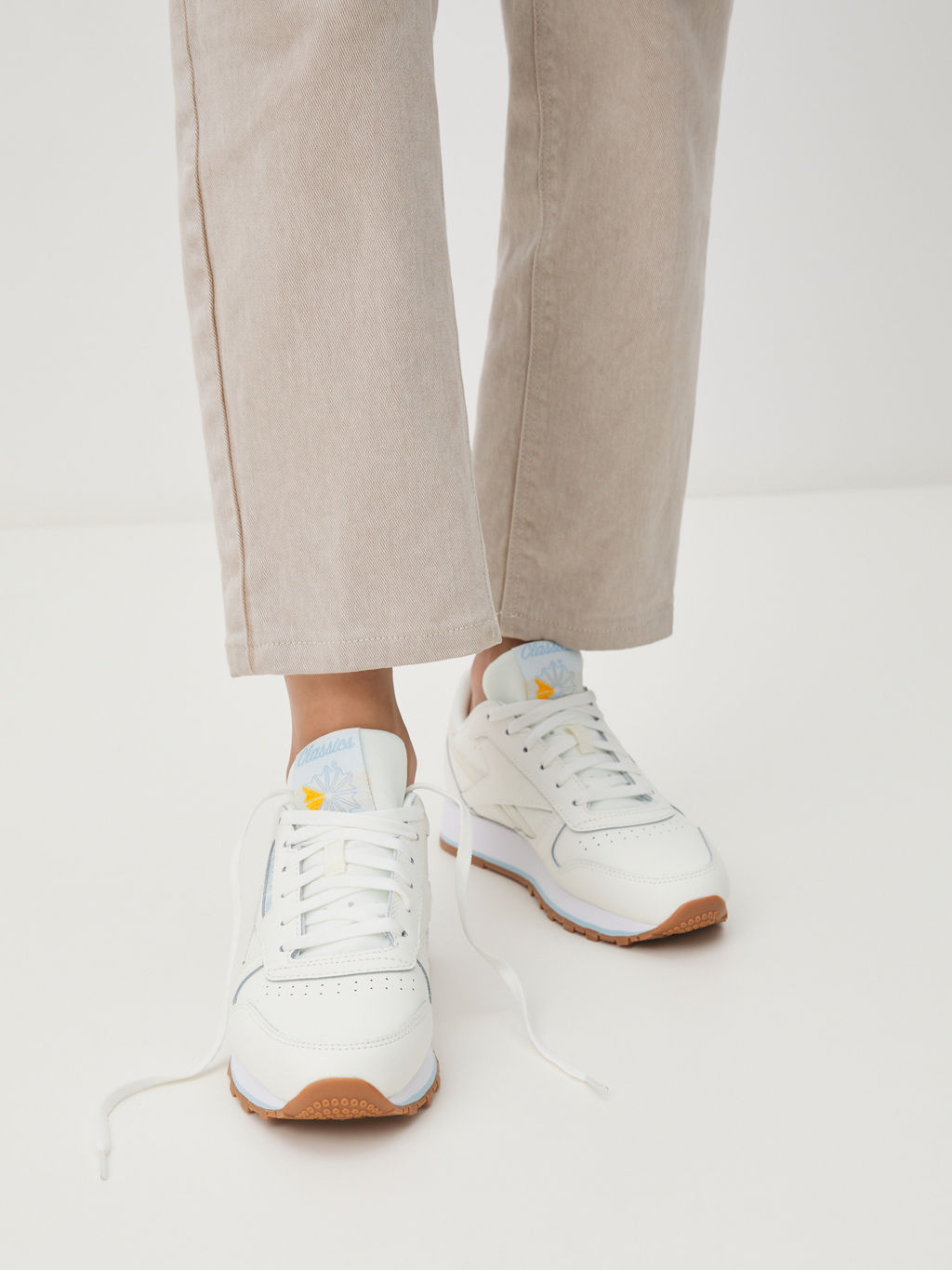 Женские кроссовки REEBOK CLASSIC LEATHER Артикул 4123660, молочно-белый