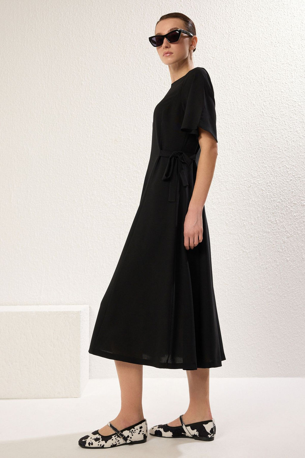 Siyah A Kesim Etegi Yandan Baglama Detayl? Midi Dokuma Krep Elbise TWOSS25EL00249 - Trendyolmilla фото 2