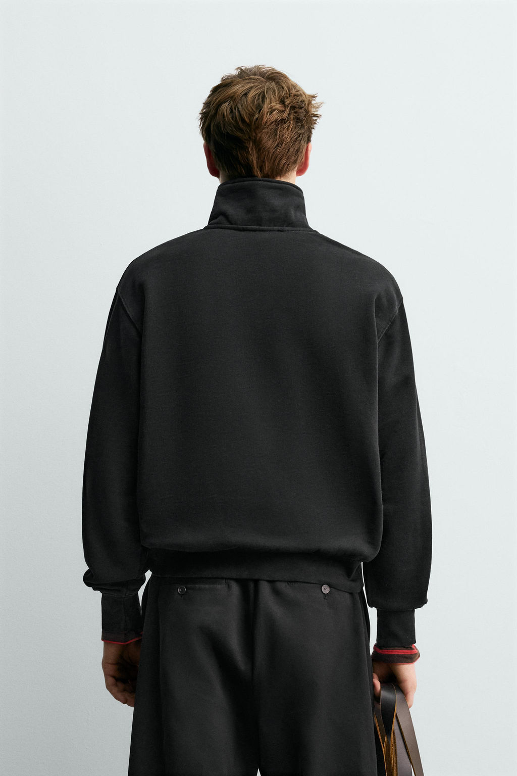 SUDADERA CUELLO CREMALLERA CINTA AARON LEVINE X ZARA / Negro  фото 3