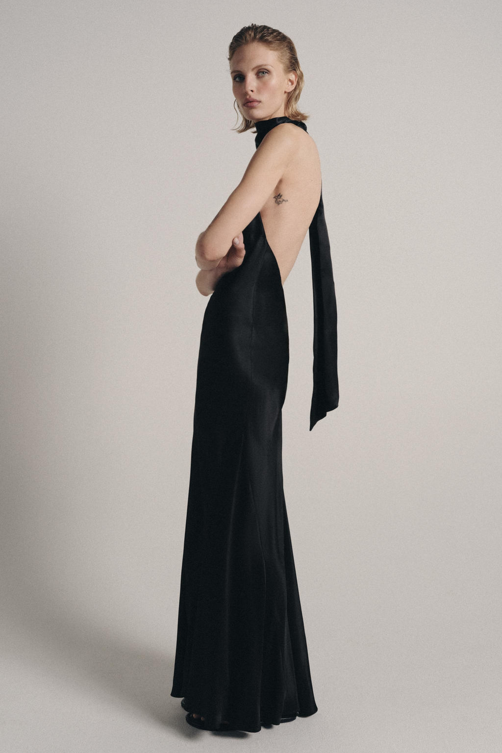 VESTIDO HALTER SATINADO ZW COLLECTION / Negro - Zara фото 2