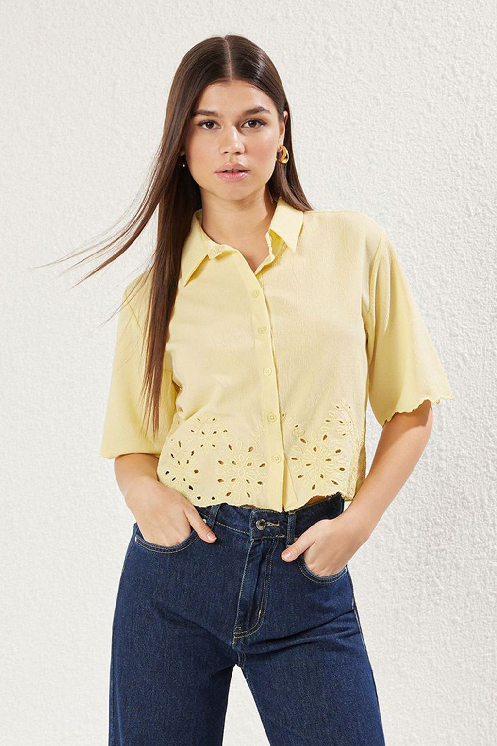 TRENDYOLMILLA Beyaz Etek Ucu Ve Kol Ucu Nak?s Detayl? Regular Normal Kal?p Dokuma Gomlek TWOSS25GO00101 фото 13