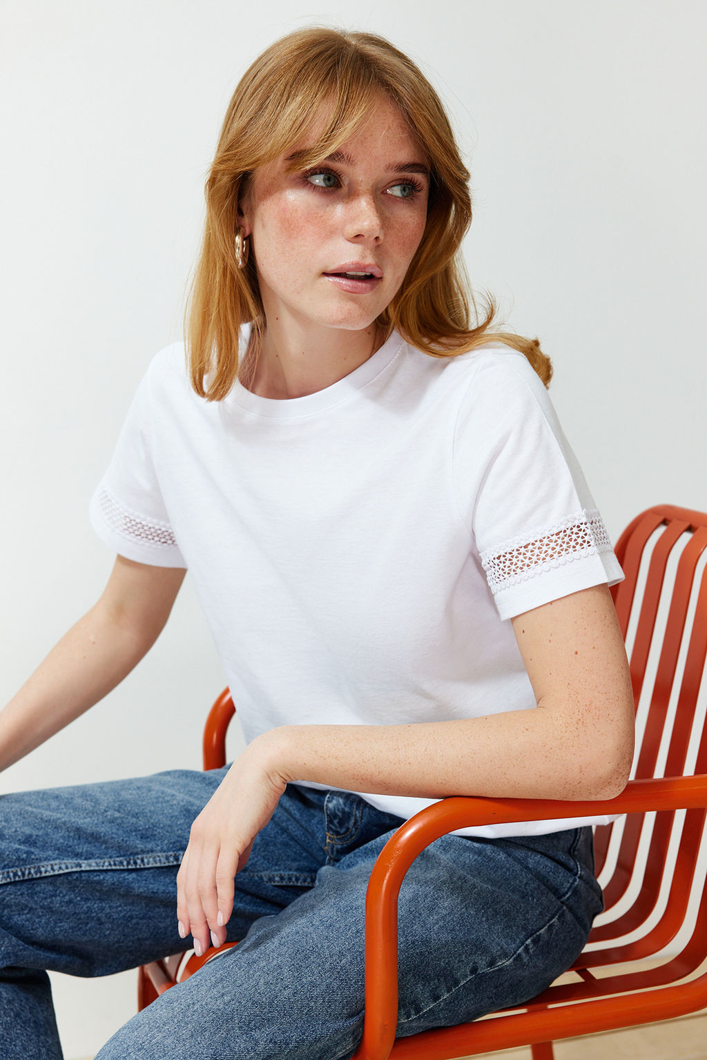 Beyaz Aksesuar Kal?n Pamuklu Detayl? Basic/Regular Kal?p Orme T-Shirt TWOSS24TS00048