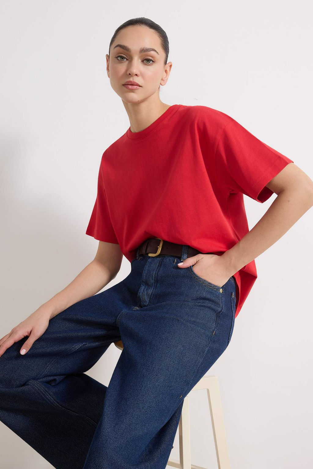 K?rm?z? %100 Kal?n Pamuklu Oversize/Genis Kal?p Bisiklet Yaka Orme T-Shirt TWOSS23TS00040