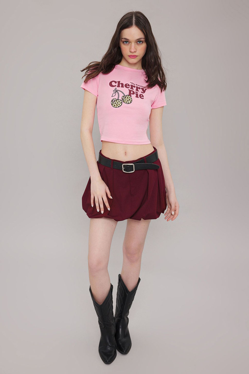 TRENDYOLMILLA Ekru Slogan Bask?l? Crop Fitted/Vucuda Oturan Orme T-Shirt TWOSS25TS00036  фото 9