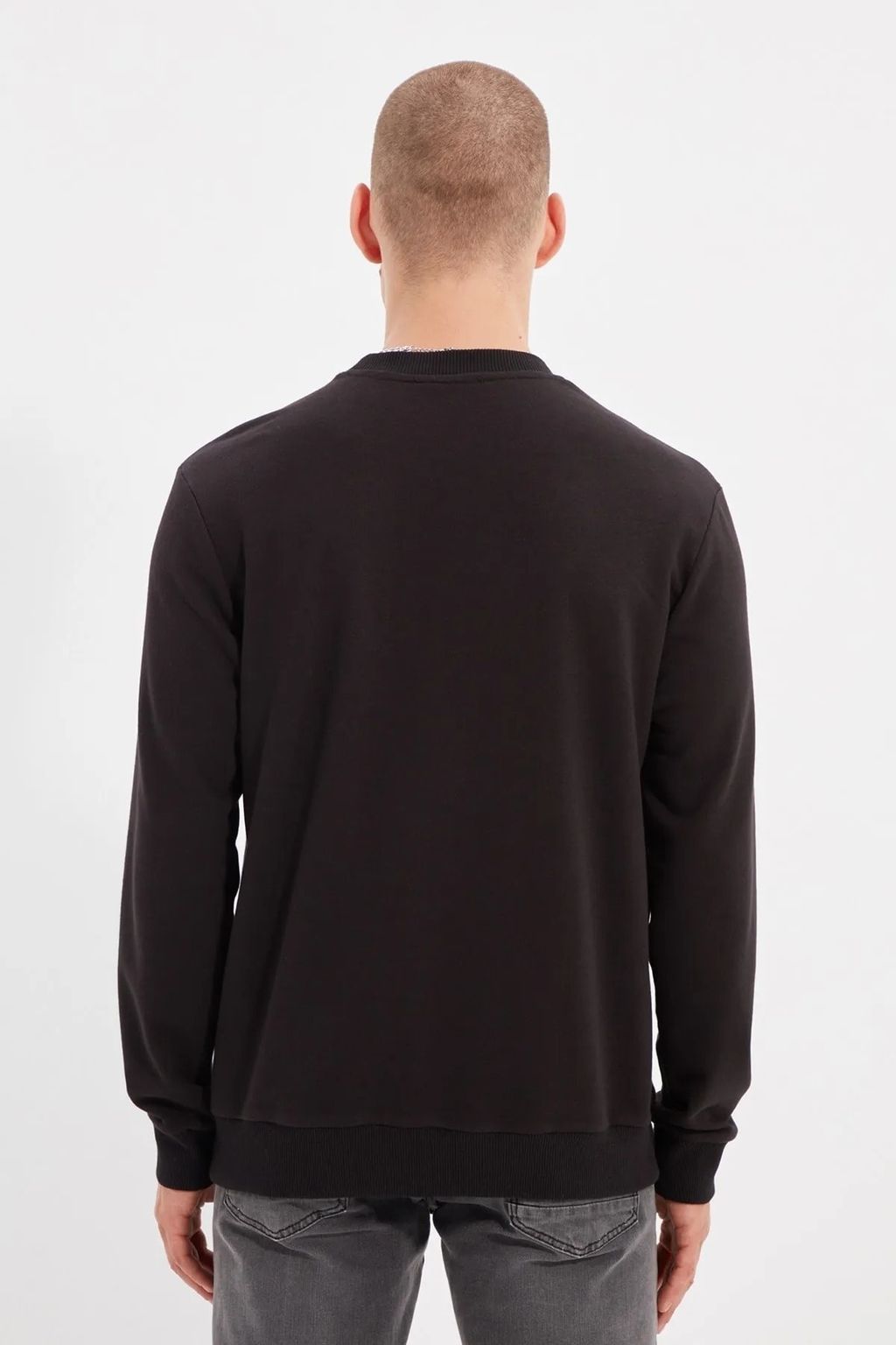 Siyah Regular/Normal Kesim Slogan Etiketli Sardonsuz Sweatshirt TMNAW21SW2006