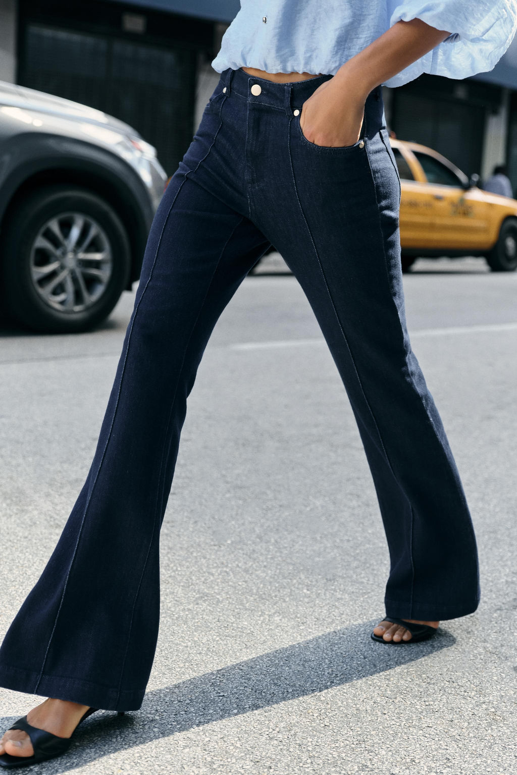 FLARE TROUSERS WITH SEAM DETAIL - Zara фото 4