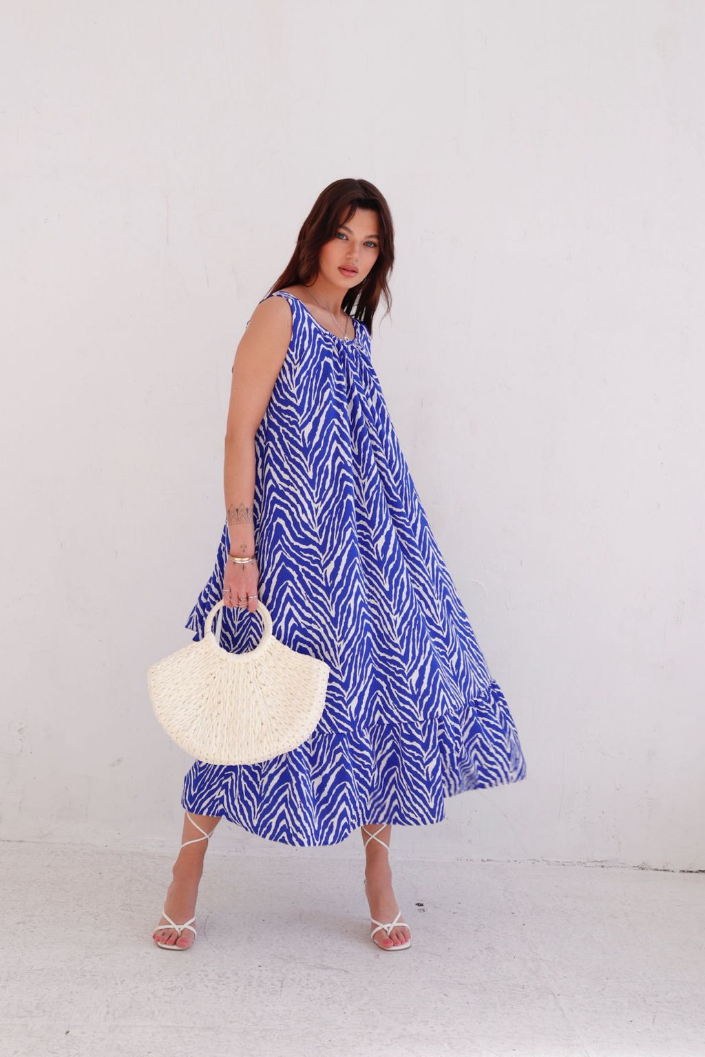 9413 Платье Мальдивы для пляжа и фотосъёмки сине-белое (остаток: 42-44) - Martichelli фото 7