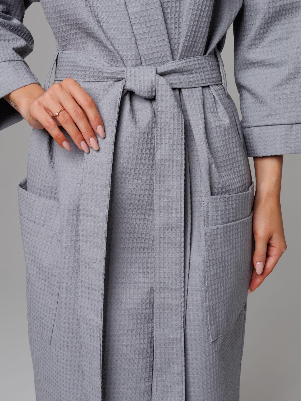 Женский укороченный вафельный халат с планкой серый В-11 (20)