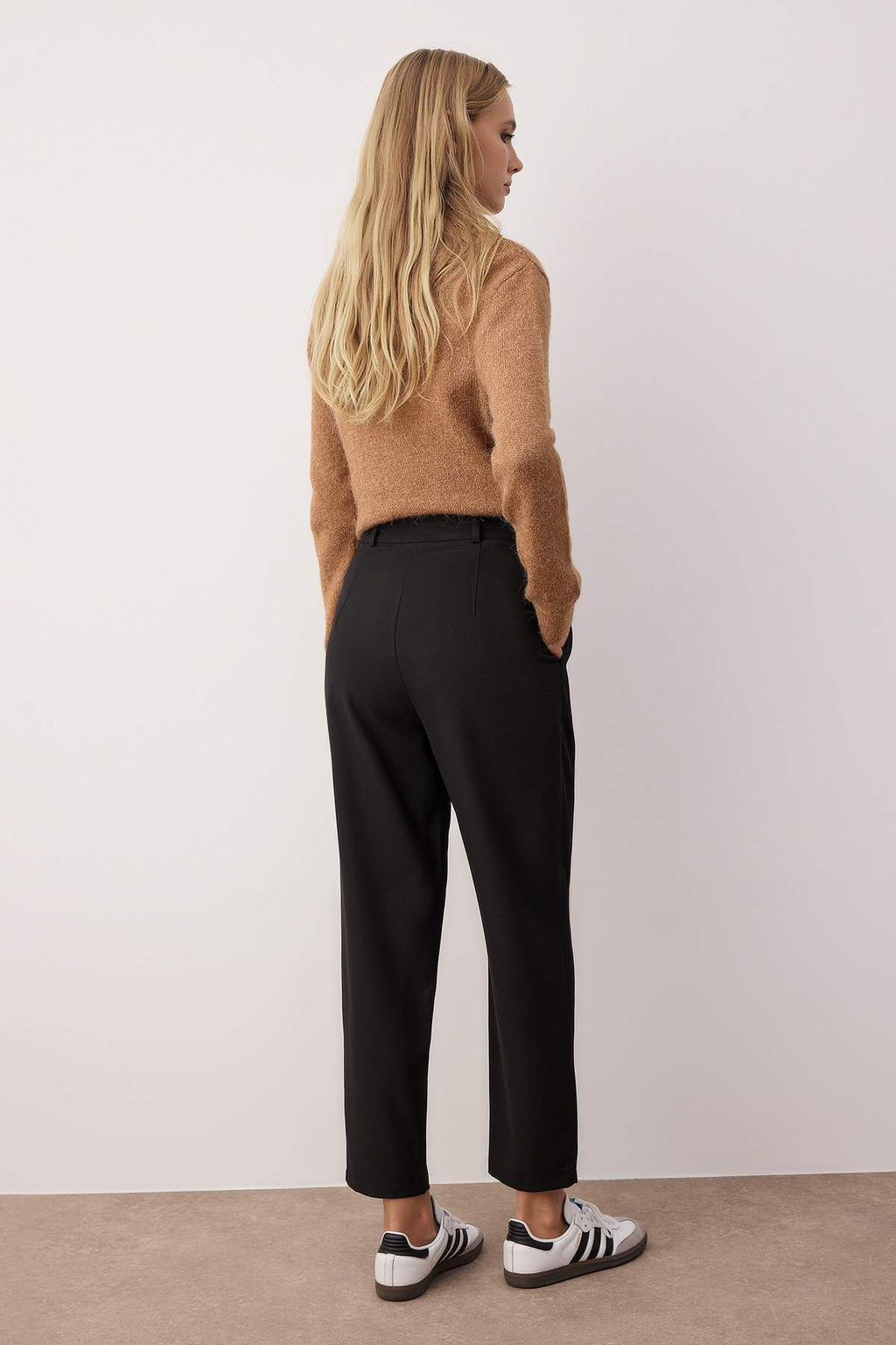 Siyah Havuc Yuksek Bel Poliviskon Dokuma Kumas Pantolon TWOSS22PL0280