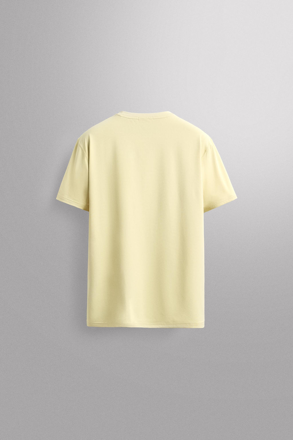 CAMISETA T?CNICA B?SICA / Amarillo claro