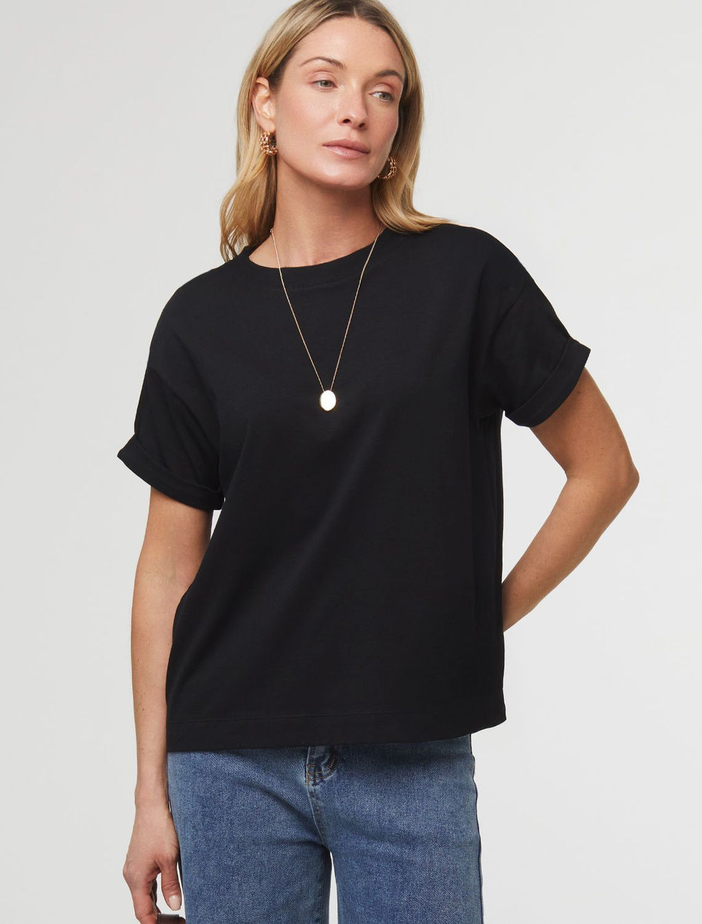 D49.117 Футболка женская черный