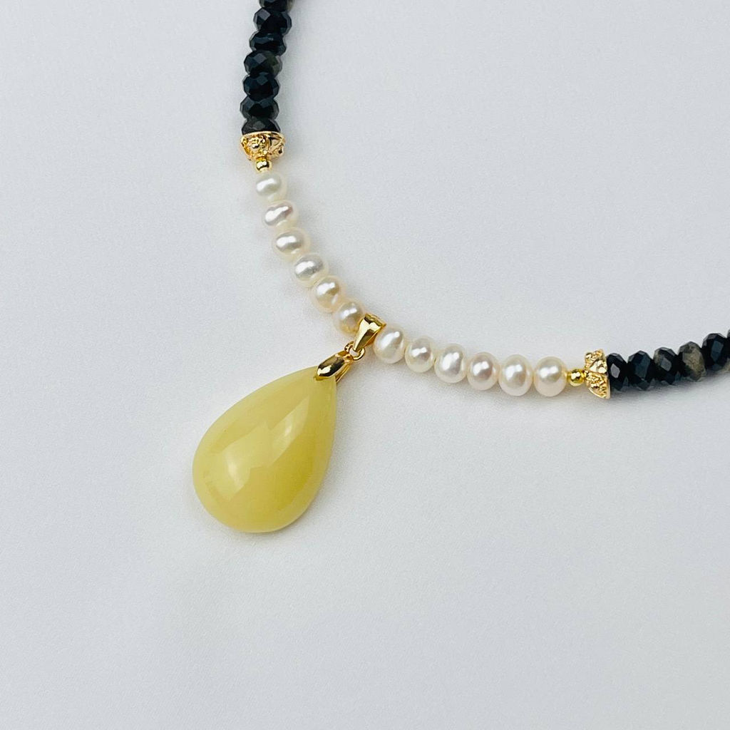 Колье из золотистого Обсидиана и Жемчуга с кулоном из Опала 41 см +