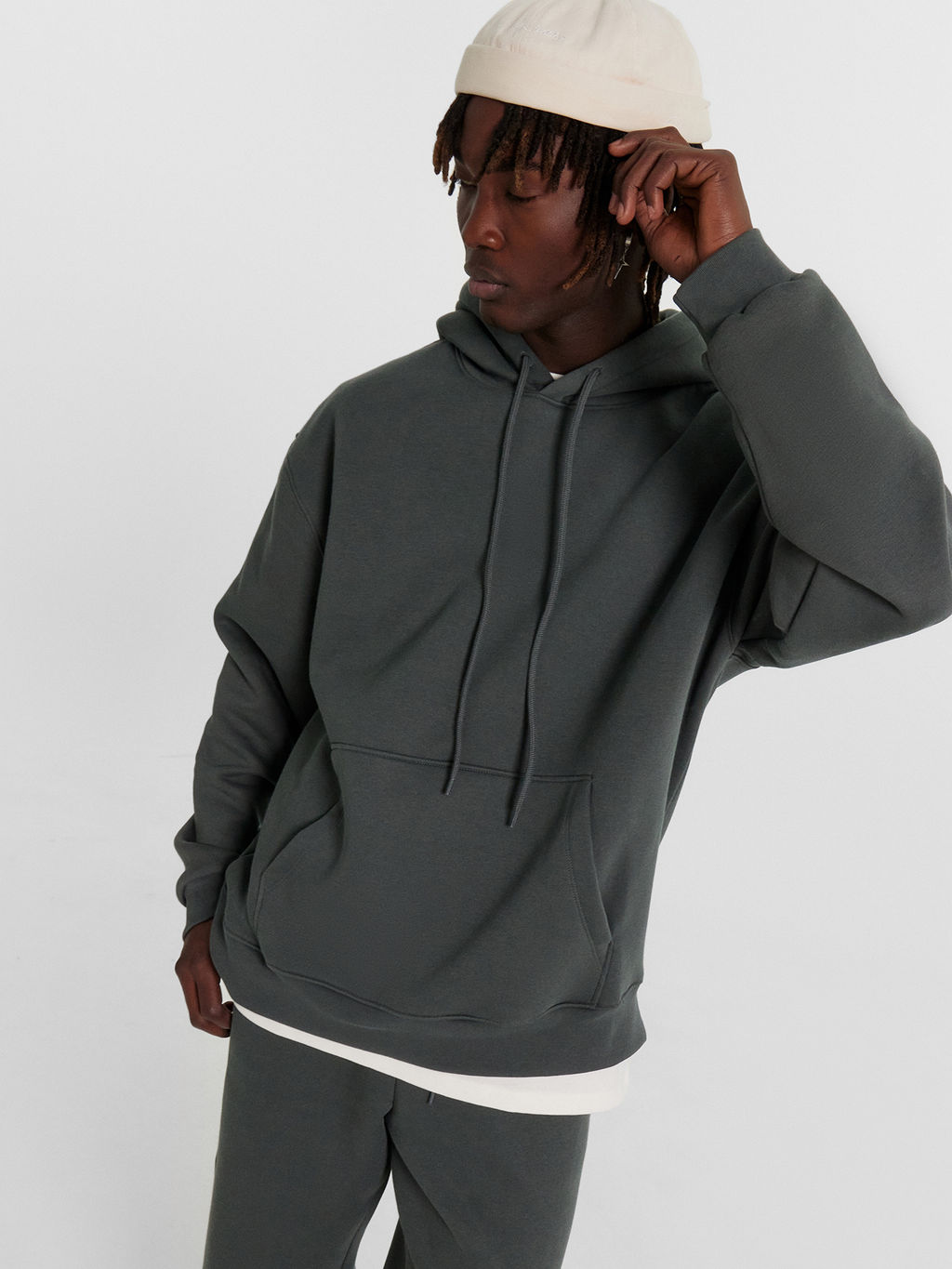 СПОРТИВНЫЙ КОСТЮМ МУЖСКОЙ (ХУДИ И ДЖОГГЕРЫ) темный лес 191027 - Mark formelle фото 2