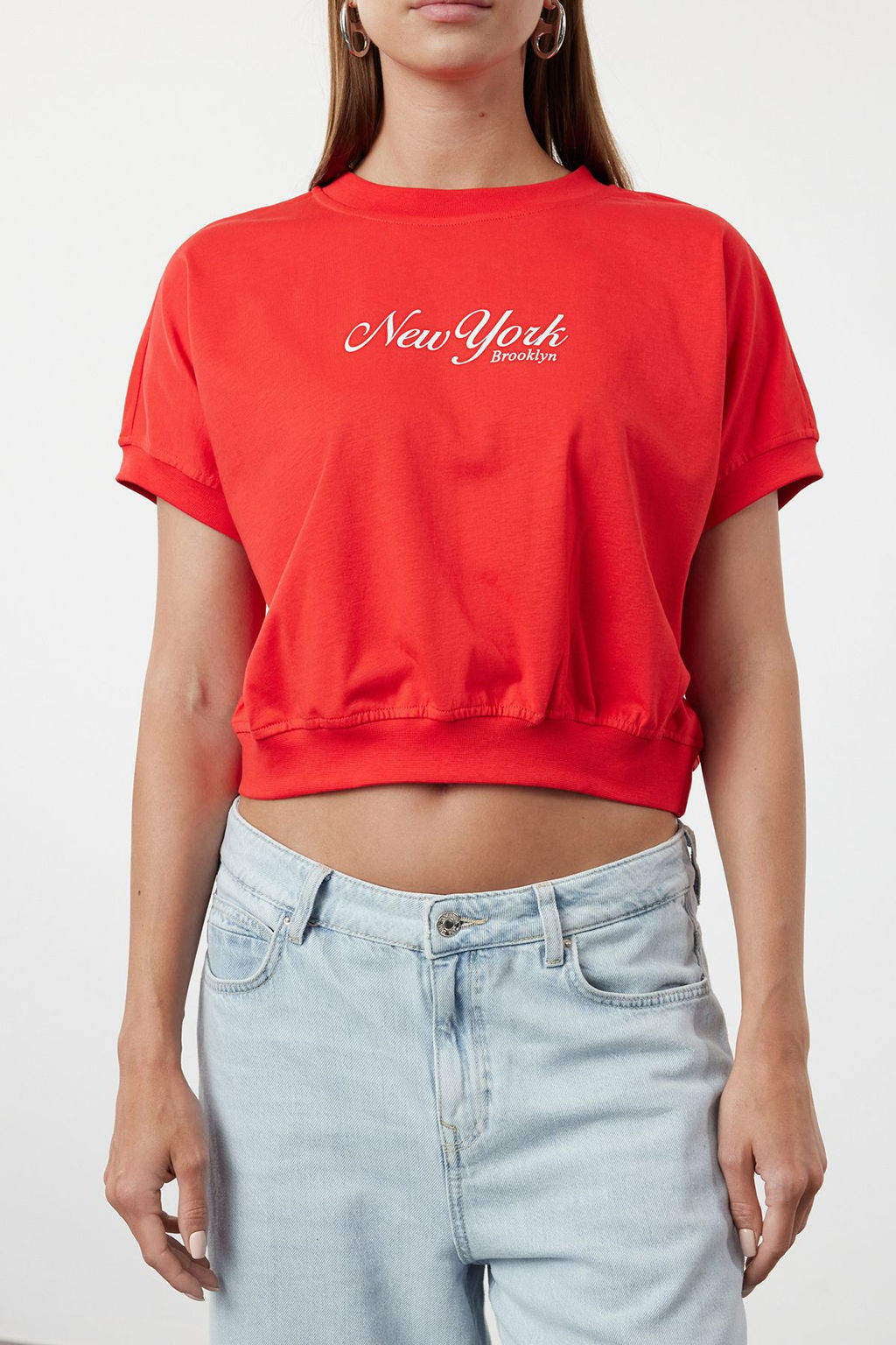 TRENDYOLMILLA K?rm?z? %100 Pamuk Premium Slogan Bask?l? Crop Orme T-Shirt TWOSS24TS00013 фото 3