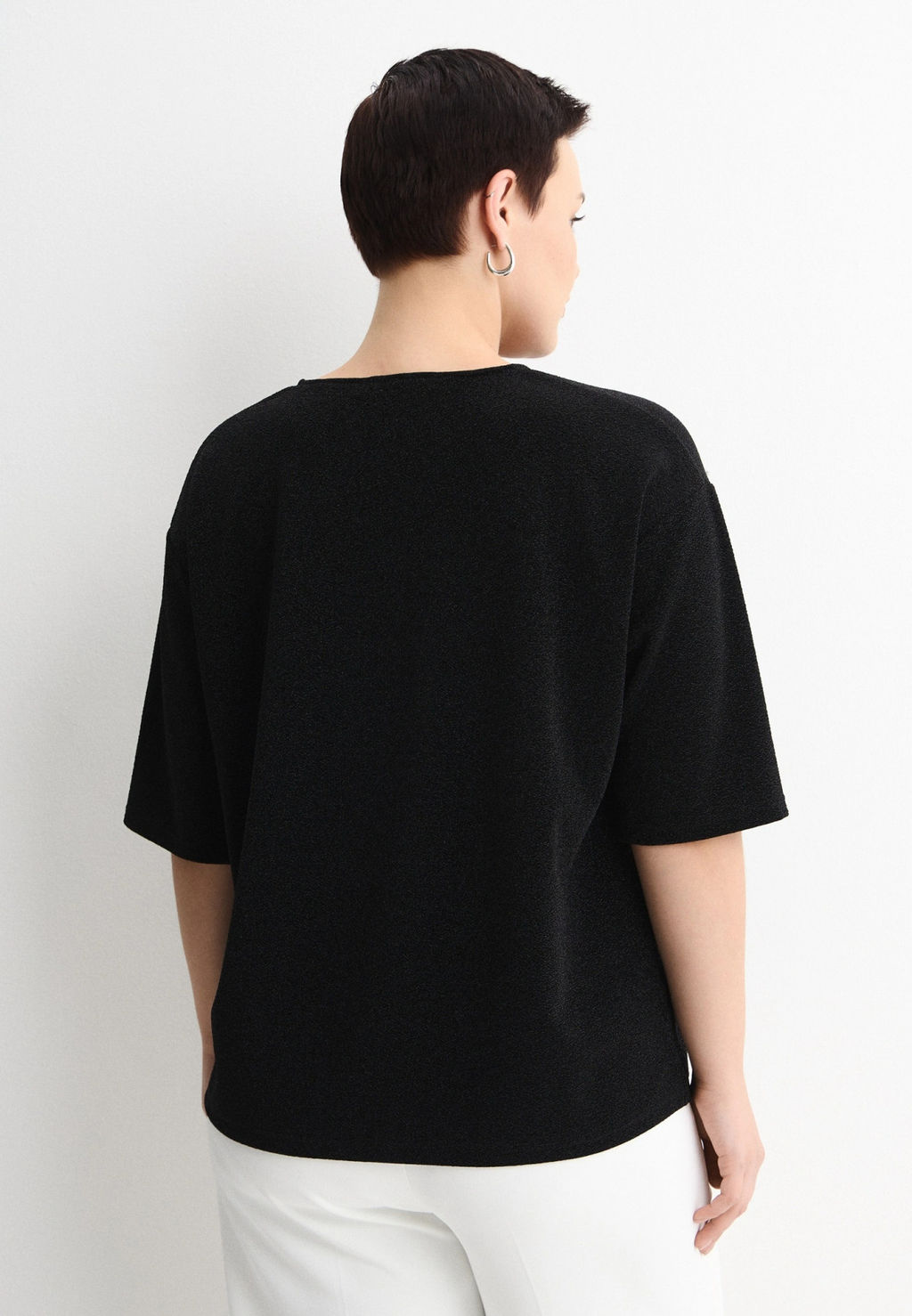 Нарядная блуза с брошью Averi