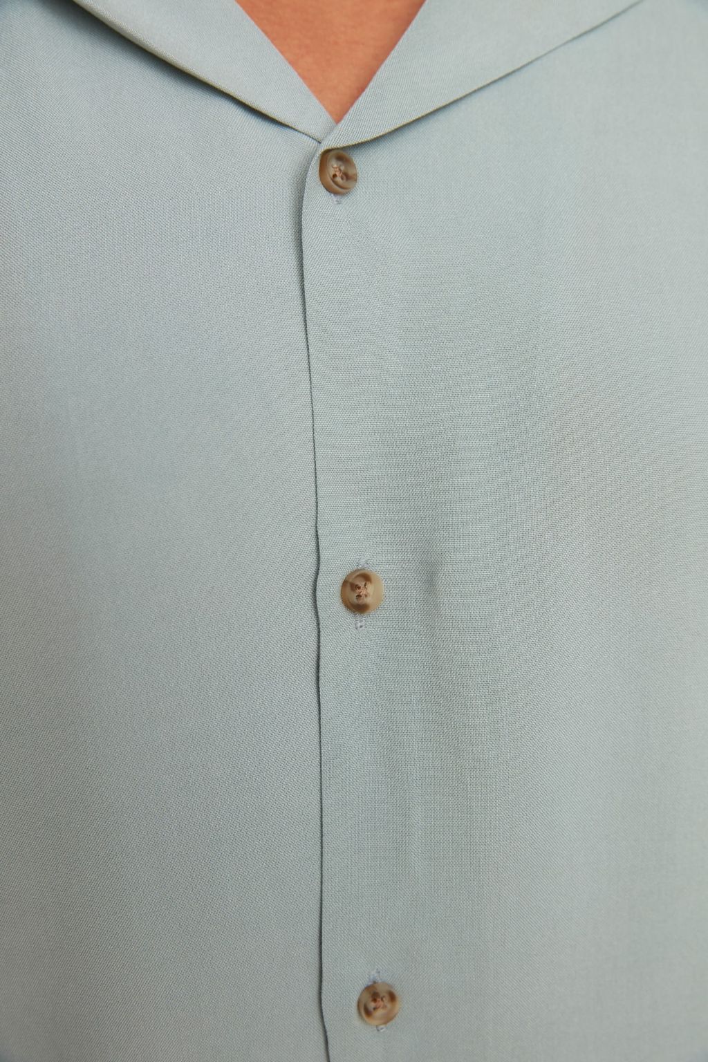 Gri Regular Fit Apas Yaka %100 Viskon Yazl?k Salas Viskon Gomlek TMNSS20GO0441 - Trendyolmilla фото 4