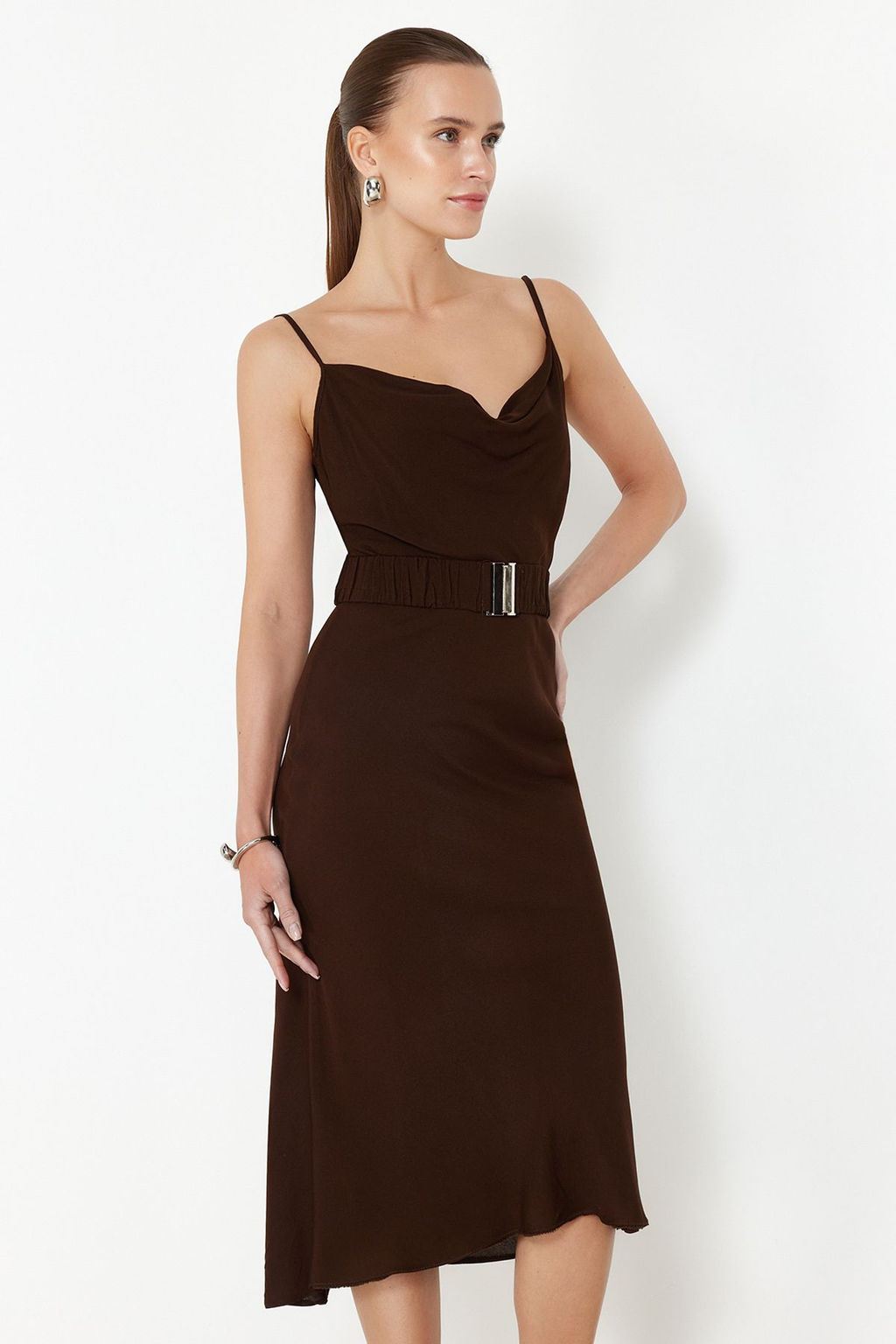 Kahverengi Kemerli Shift/Duz Kesim Degaje Yaka Midi Dokuma Elbise TWOSS21EL2394