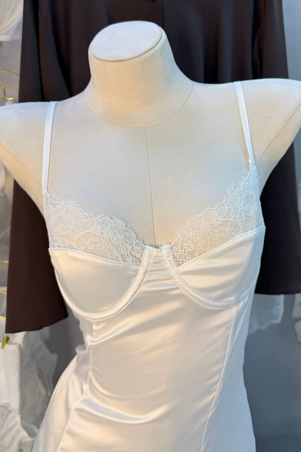 D0158 БЕЛАЯ СОРОЧКА С БЕЛЫМ КРУЖЕВОМ