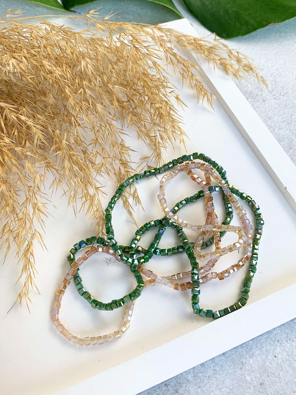 Бусины квадратные 3мм (темно-зеленый+шампанское), к-т