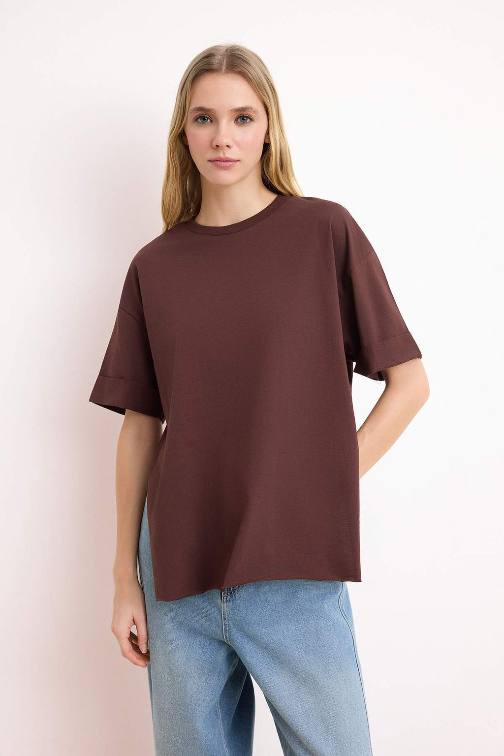 Koyu Kahverengi Cizgili Duble Kol Asimetrik Boyfriend Orme T-Shirt TWOSS20TS0828