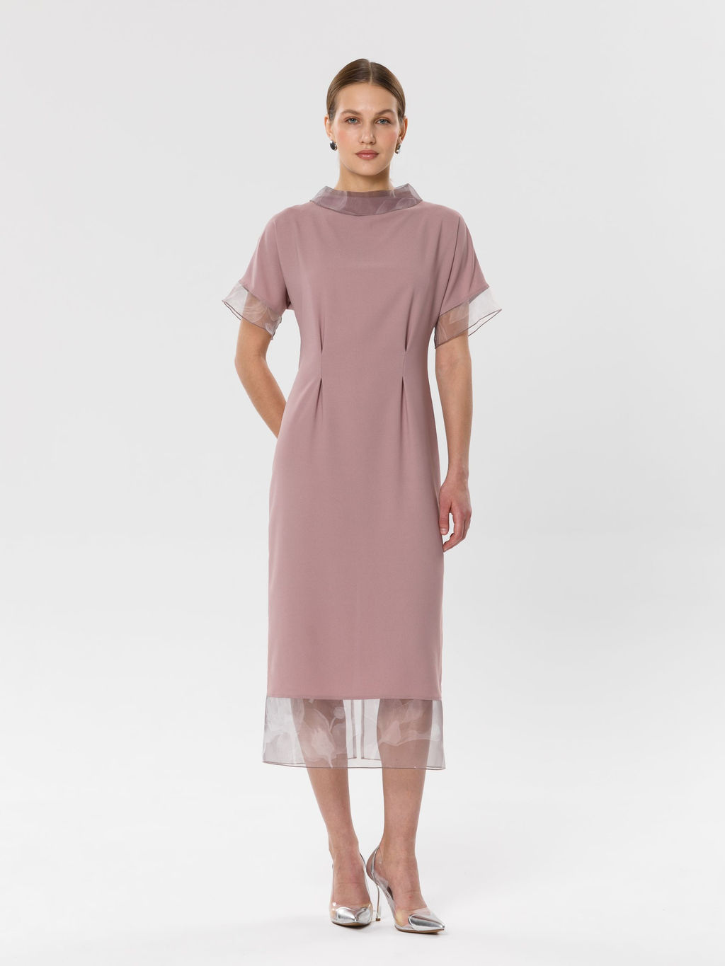 Платье с отделкой из органзы