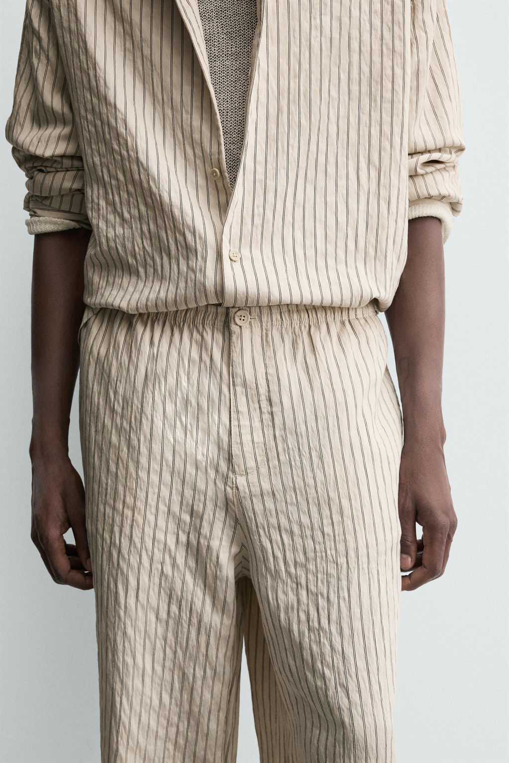 STRIPED WRINKLED-EFFECT FLOWING TROUSERS - Zara фото 6