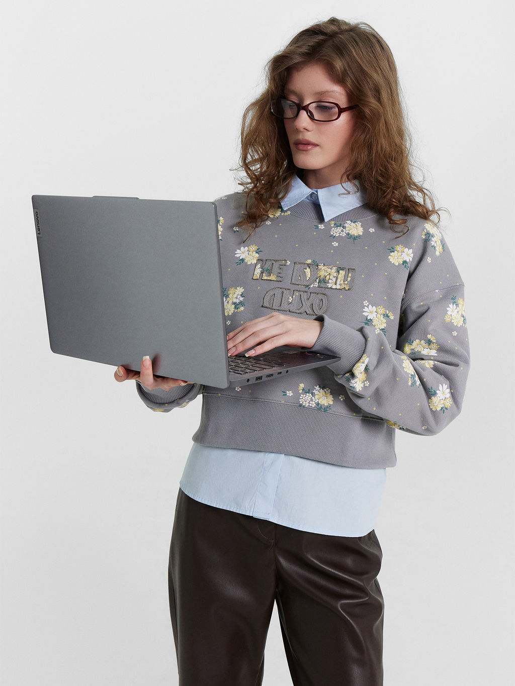 Свитшот женский серый "Не буди лихо" цветы на сером 122966