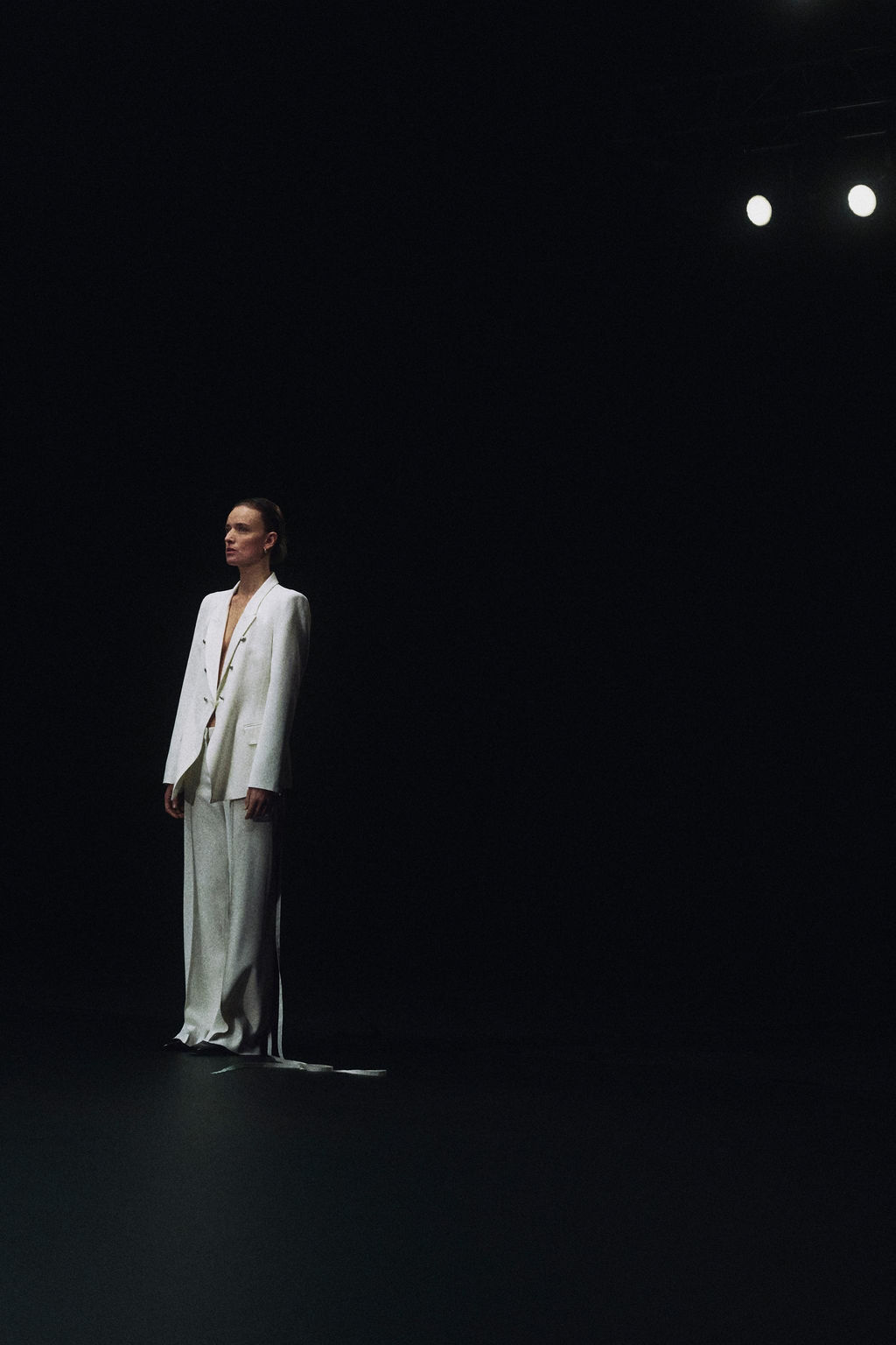 BLAZER CRUZADA HOMBRERAS ZW COLLECTION / Crudo