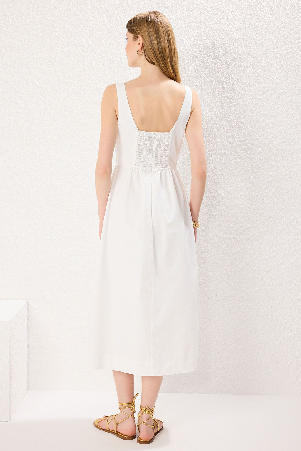 Beyaz Belden Ac?lan Korse Dikis Detayl? Astarl? Midi Dokuma Elbise TWOSS24EL00038