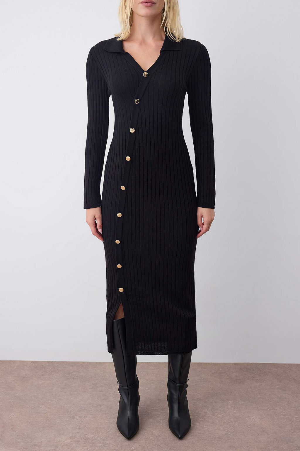 Siyah Duz Midi Asimetrik Dugme Detayl? Triko Uzun Elbise TWOAW26EL00150 - Trendyolmilla фото 3