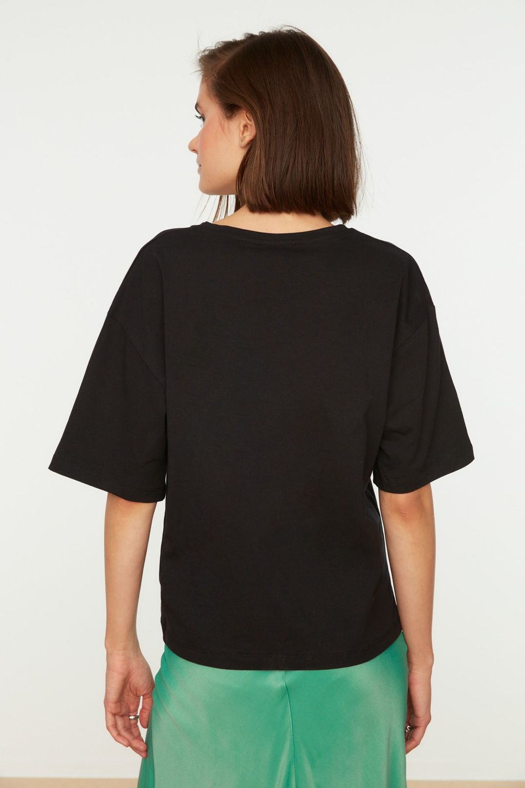 Siyah %100 Pamuk Slogan Bask?l? Relaxed/Genis Rahat Kesim Bisiklet Yaka Orme T-Shirt TWOSS19GH0034