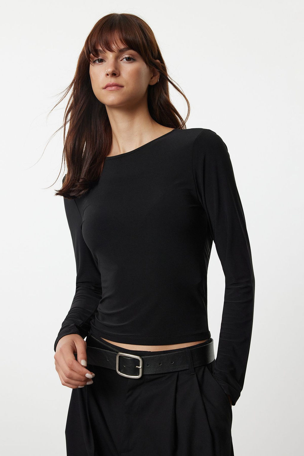 Trendyolmilla Siyah S?rt Dekolteli Fiyonk Detayl? Esnek Regular/Normal Kal?p Orme Bluz TWOAW25BZ00175