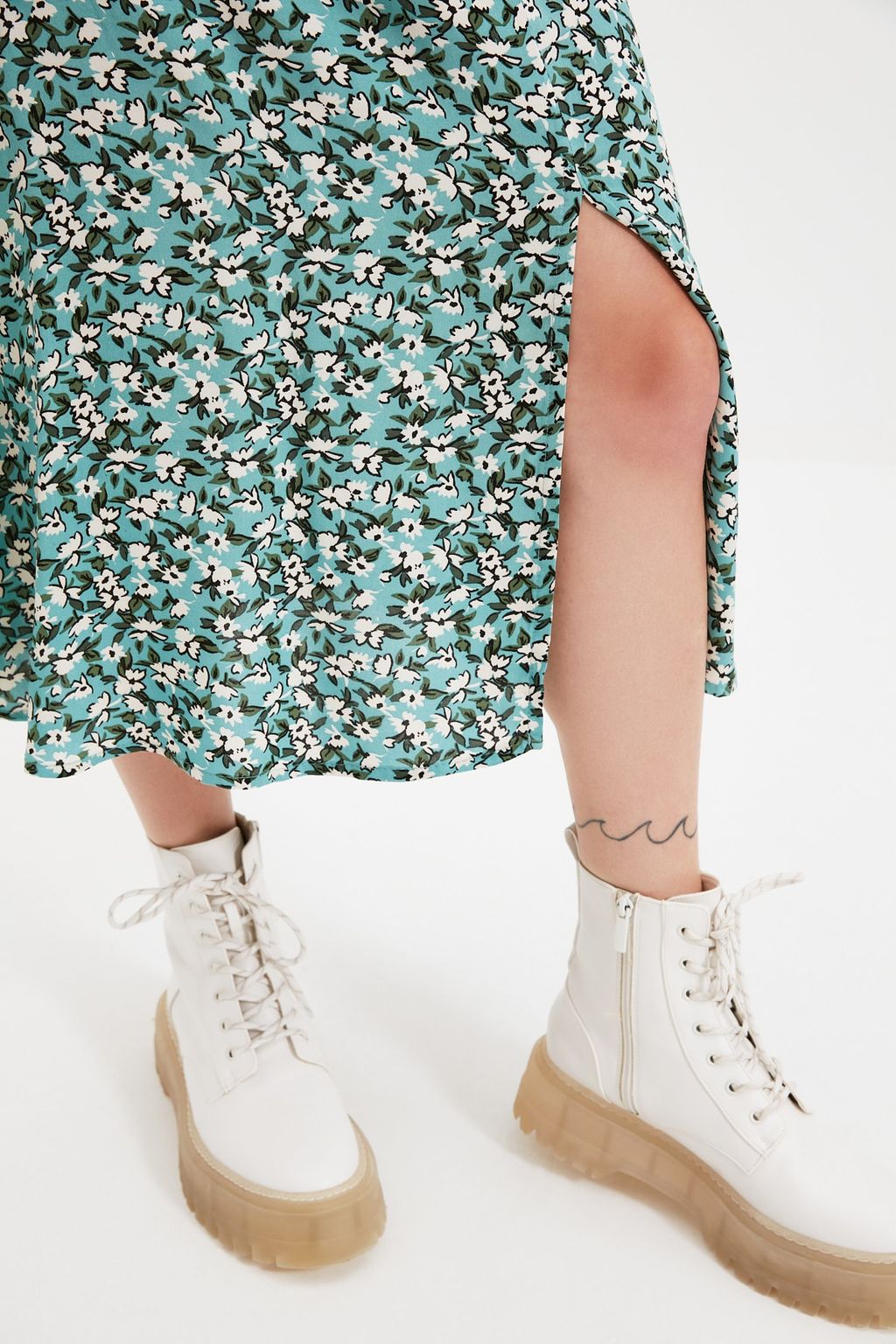 TRENDYOLMILLA Siyah Y?rtmac Detayl? Cicek Desenli Viskon Kumasl? Midi Dokuma Etek TWOSS20ET0230 фото 9