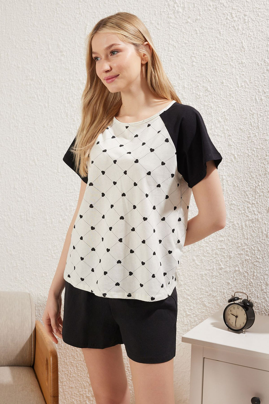 Trendyolmilla Siyah-Ekru %100 Pamuklu Kalpli Reglan Kol Sortlu Orme Pijama Tak?m? THMSS25PT00177  фото 2