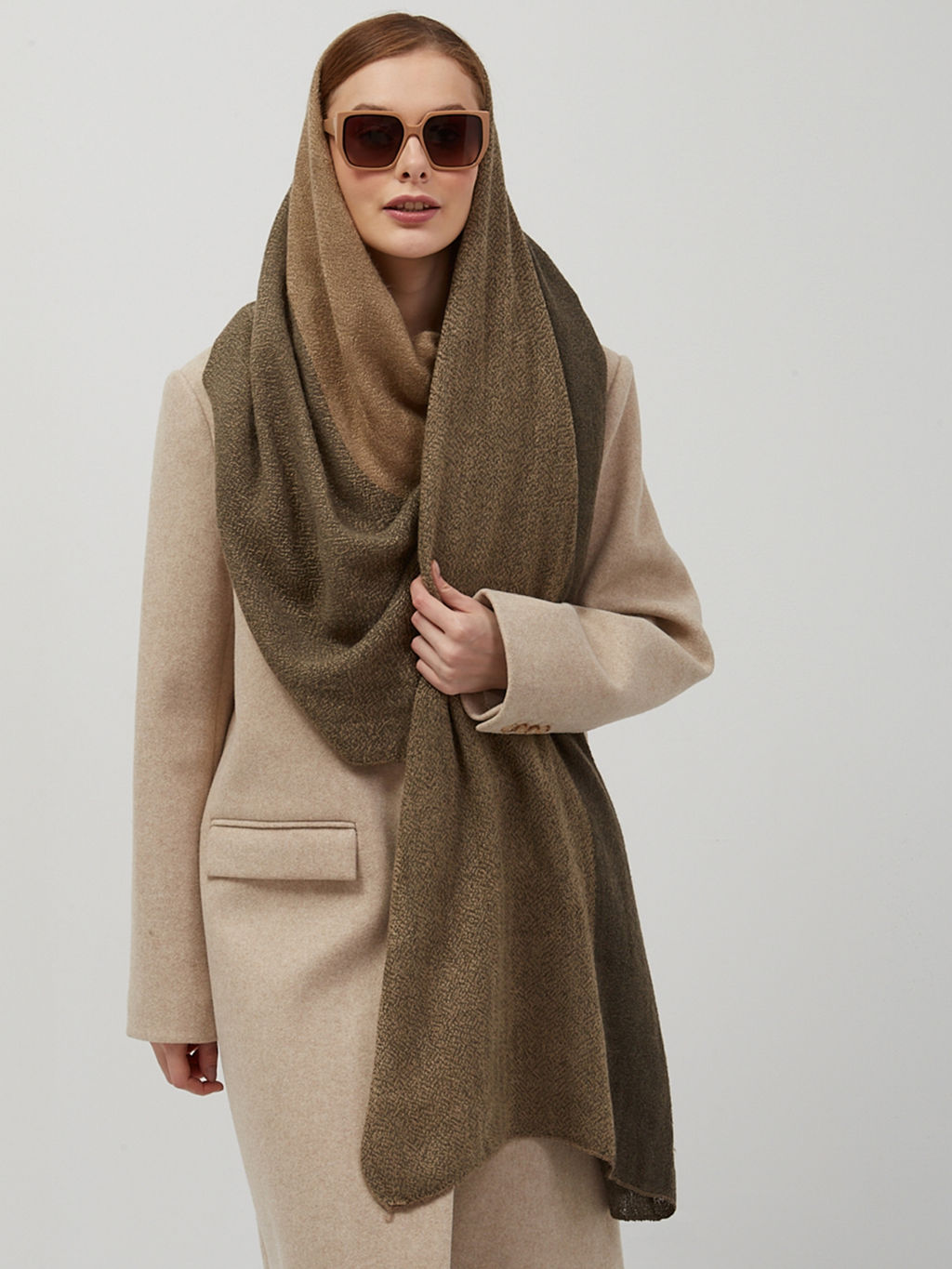 в составе шерсть Тонкий,мягкий двусторонний палантин из трикотажного полотна неплотной вязки