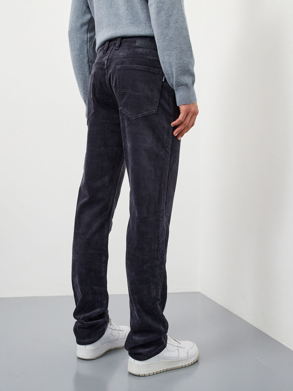 Утепленные мужские вельветовые брюки прямого кроя на флисе - Mossmore фото 15