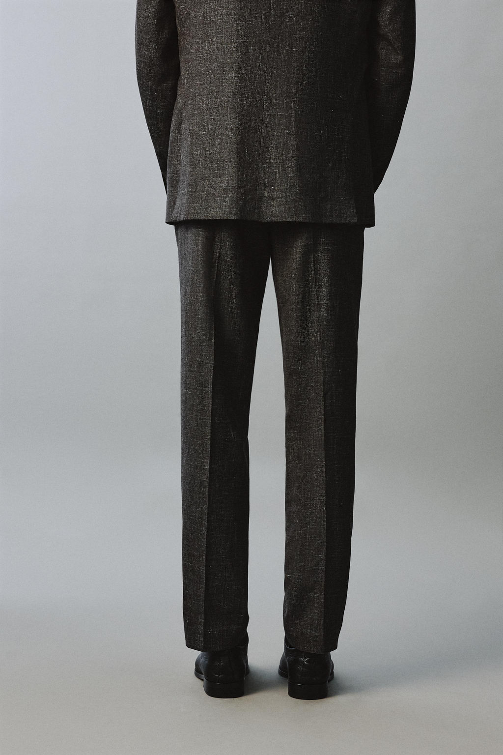 PANTAL?N REGULAR FIT TRAJE ESTRUCTURA / Marr?n oscuro
