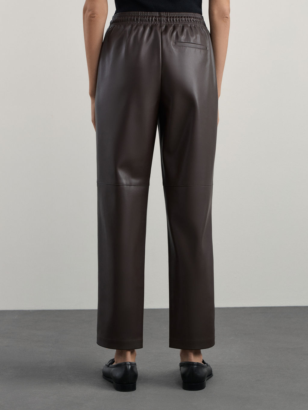 Брюки джоггеры из искусственной кожи / Zarina  фото 4