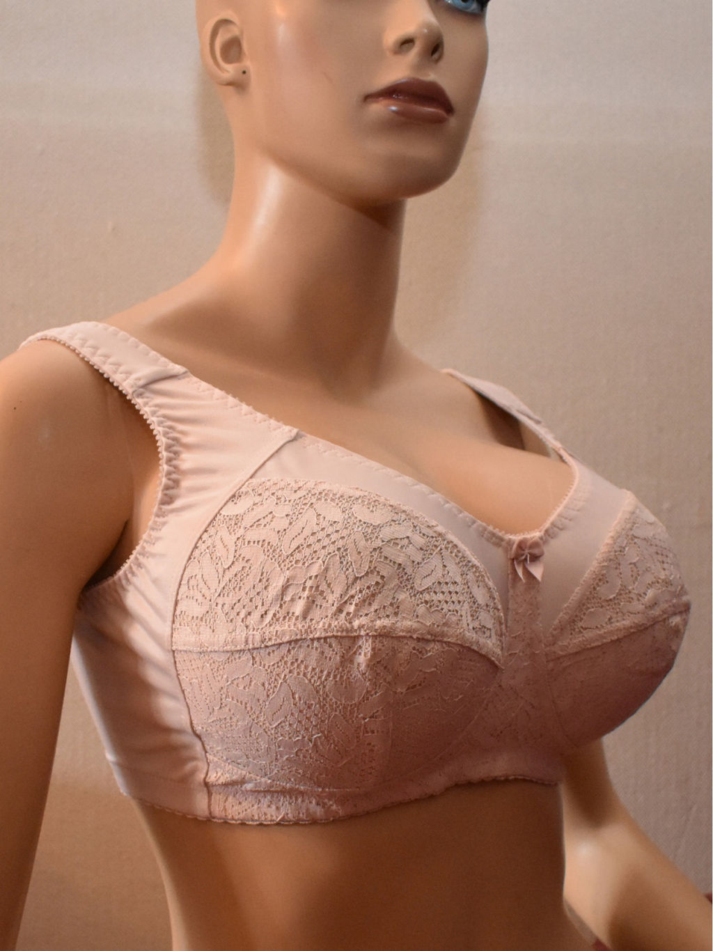 М081 бюст пион