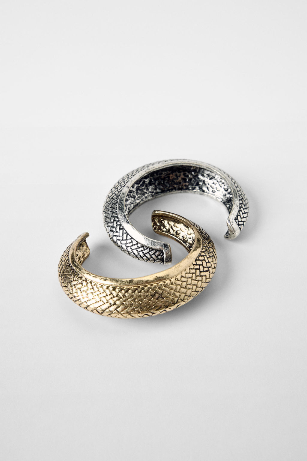 PACK OF 2 TEXTURED RIGID CUFFS KATE MOSS X ZARA  фото 2