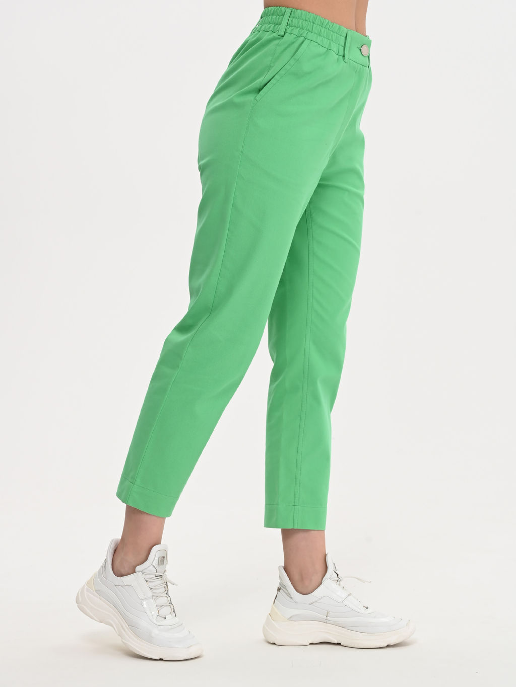 Легкие и комфортные летние брючки из хлопка с добавлением лайкры.