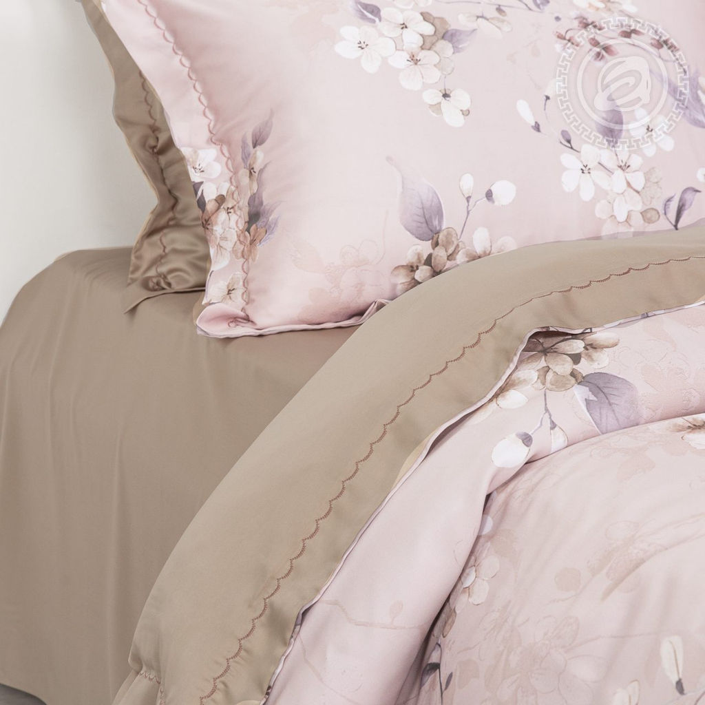 Постельное белье Дана (тенсель) 2 сп. с Евро/Пододеяльник (молния, ушки): 1 шт.- 210*175; Простыня: 1 шт.- 240*240; Наволочка (молния, ушки): 2 шт.- 70*70; Наволочка (молния, ушки): 2 шт.- 50*70 Тенсел