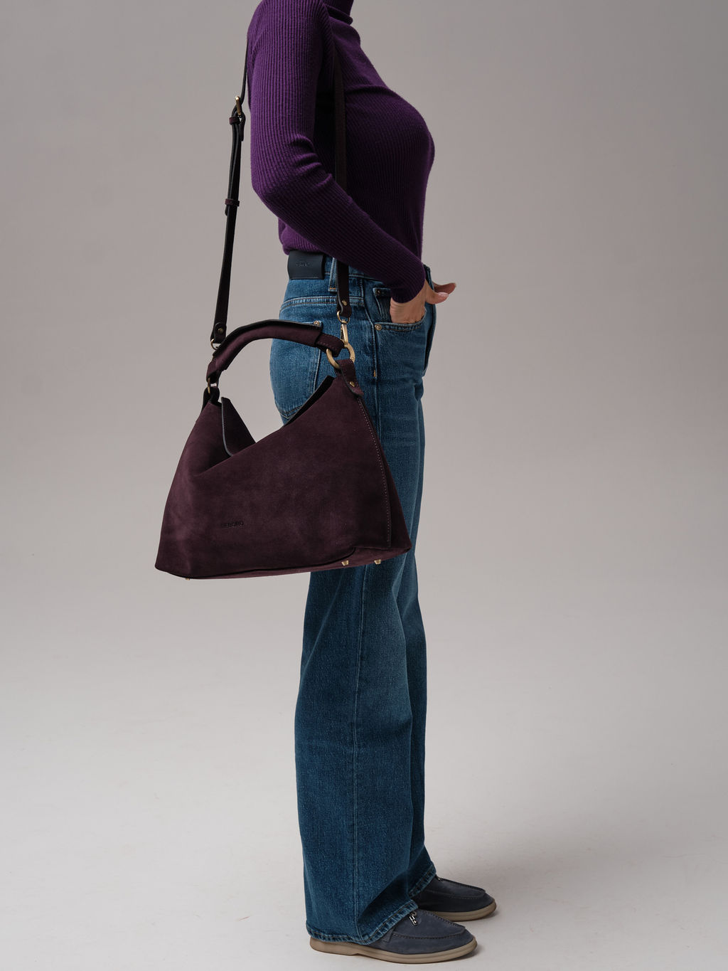 Замшевая сумка хобо Deboro 30900 сливовый
