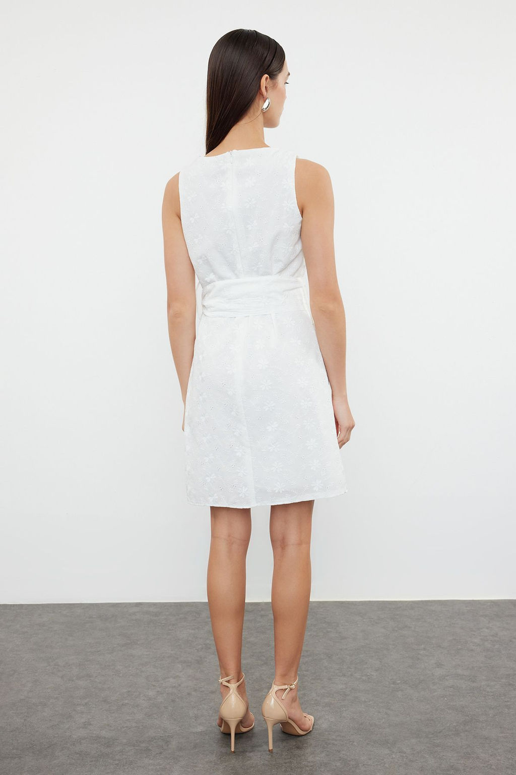 Beyaz Kusakl? A Kesim Brode Mini Dokuma Elbise TWOSS24EL01045 - Trendyolmilla фото 10