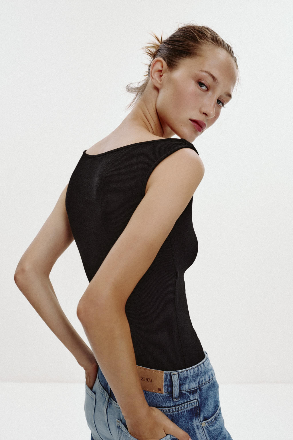 COLD SHOULDER RIBBED T-SHIRT - Zara фото 6