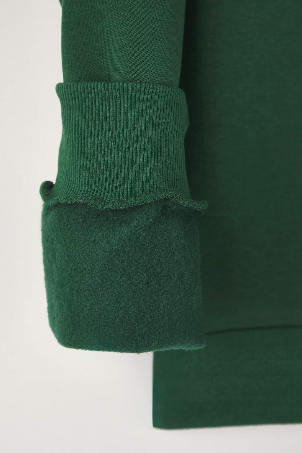 TRENDYOLMILLA Siyah Kal?n Ici Polarl? Regular/Normal Kal?p Bisiklet Yaka Basic Orme Sweatshirt TWOAW24SW00101  фото 3