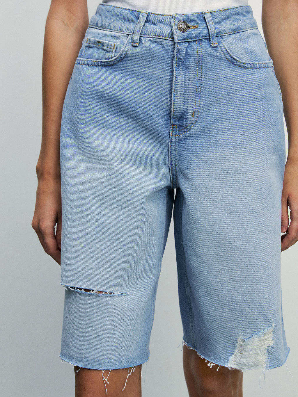 Джинсовые шорты-бермуды с разрывами / Zarina  фото 6