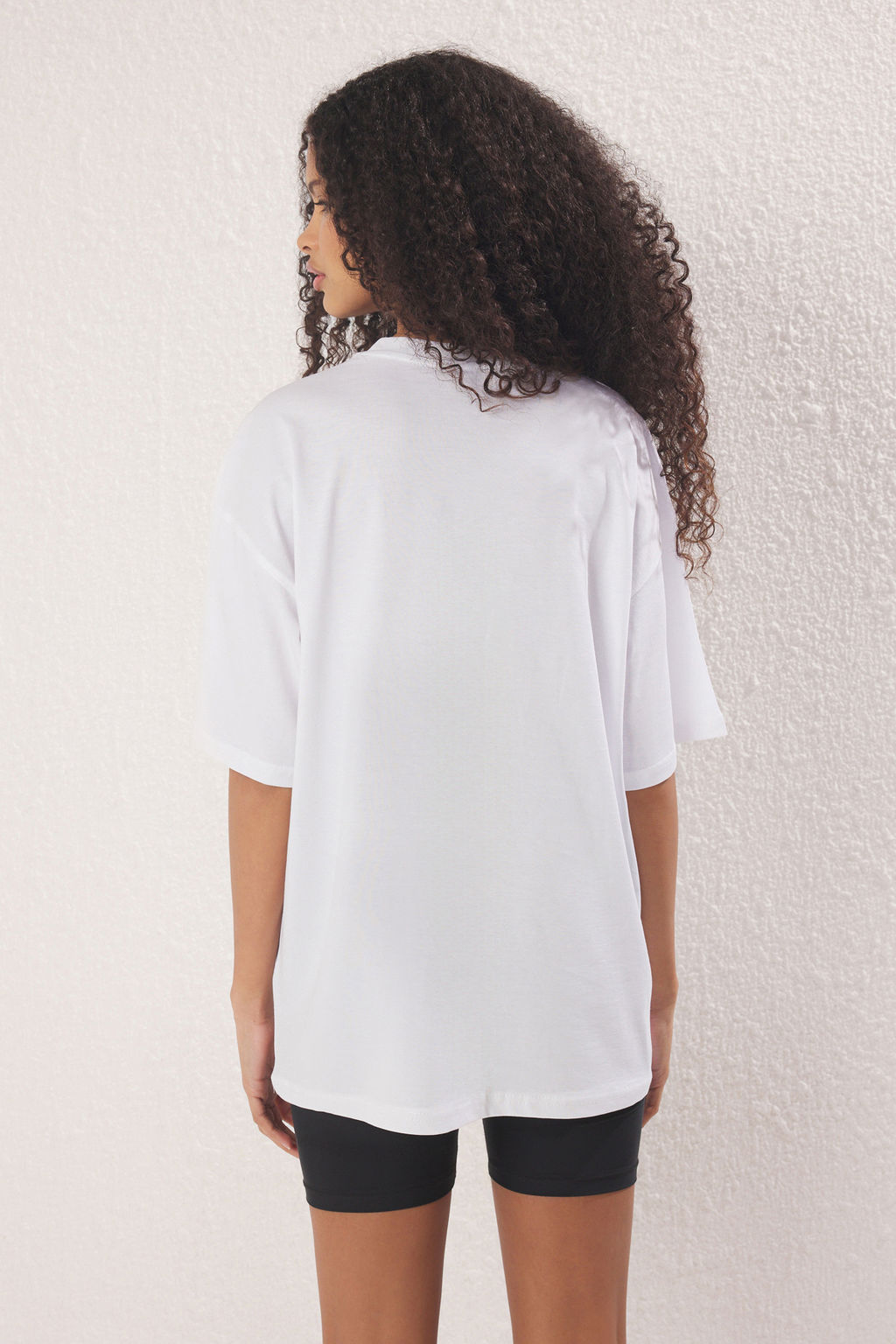 TRENDYOLMILLA Lacivert Kiraz Bask?l? Oversize/Genis Kal?p Orme T-Shirt TWOSS25TS00122  фото 10