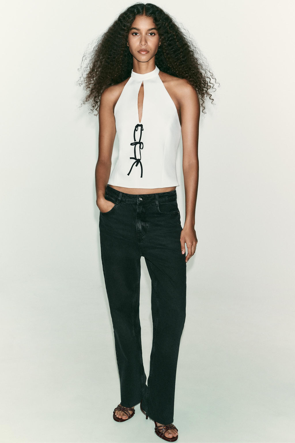 HALTER TOP WITH TIES